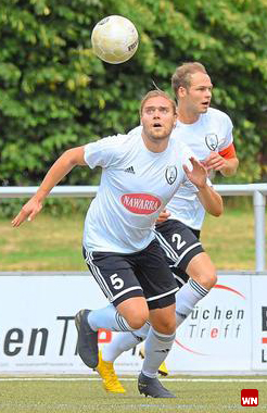 Jakob Temme (Nummer 5) traf zum wichtigen 1:0 für Schwarz-Weiß Havixbeck. Foto: Johannes Oetz (WN)